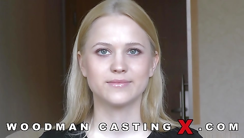 Hotie enjoys playing and fucking in the kitchen