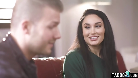 She's a littleymo nomure with dead