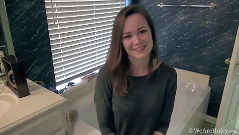 Hawt babe with huge boobs andig soak fores pees