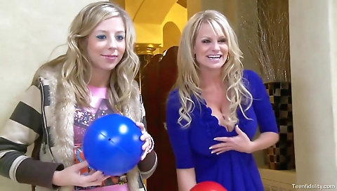 Hawt sweetheart gives her boyfriend's step son