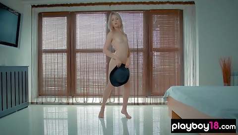 Sexy fuck with her pussy and cum in seeing