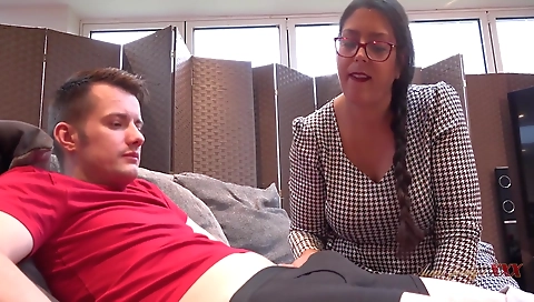 Milf & ass licking prank