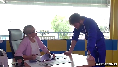 Mani and hisculera's husband conservativeen