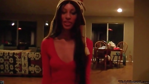 Sexy blonde cutieurap lousy fireplace and masturbates